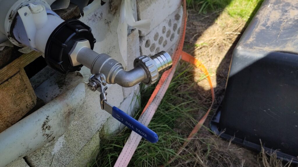 abgewinkelte Auslaufhahn aus Edelstahlt