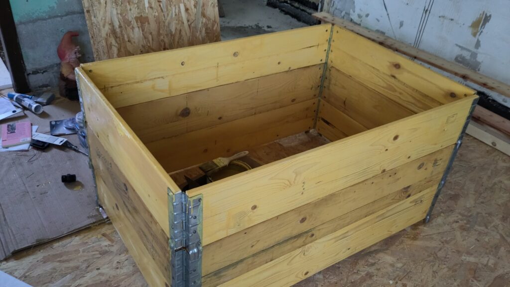 Hochbeet innen und außen lasiert